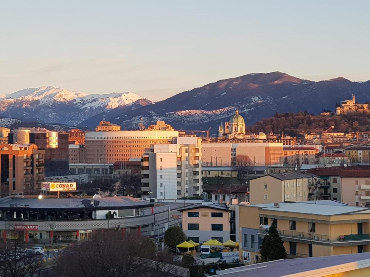 Attico Mansardato Affacciato Sul Cuore Di Brescia Eksteriør bilde